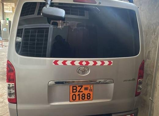 MINI BUS BZ 0188 RB (pour une location au nord du Bénin)