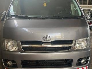 MINI BUS BZ 0188 RB (pour une location au sud du Bénin)