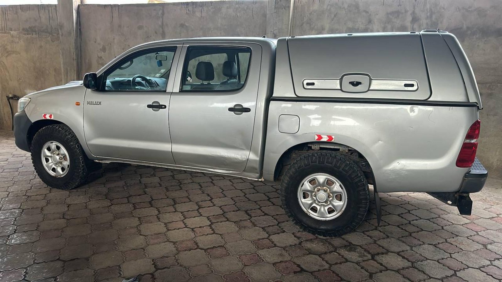 PICK-UP BY 7449 RB HILLUX (pour une location au sud du Bénin)