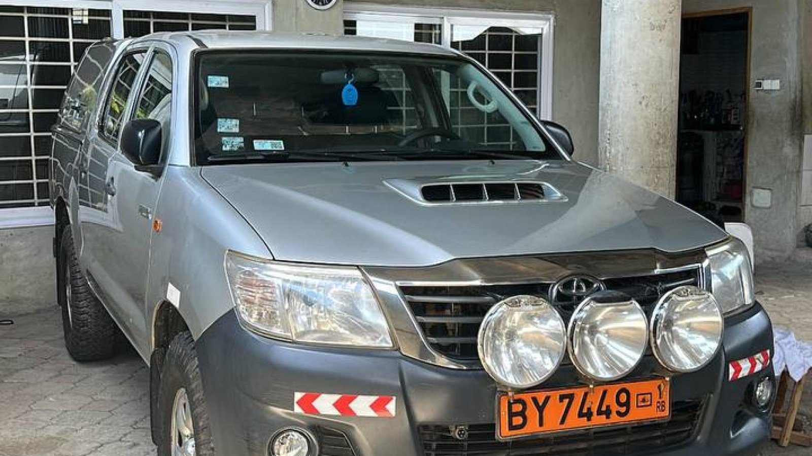 PICK-UP BY 7449 RB HILLUX (pour une location au sud du Bénin)